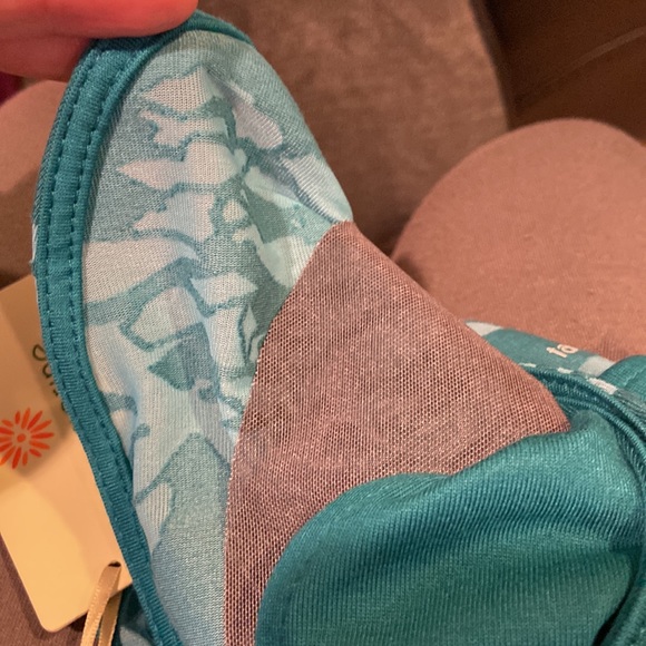 Woman’s teal workout tank. NWT - Picture 5 of 5